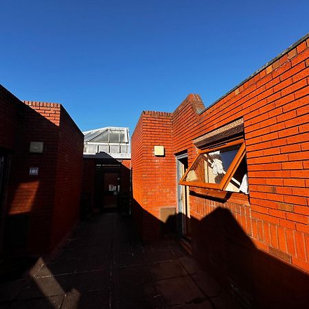Two-Bedroom Flat Close To Uni & Shopping Center With Free Parking Coventry Exterior photo